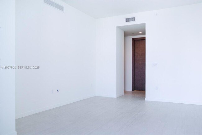 Building Photo - 1000 Brickell Plaza