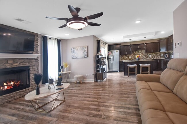 Building Photo - Pet Friendly Three Bedroom!