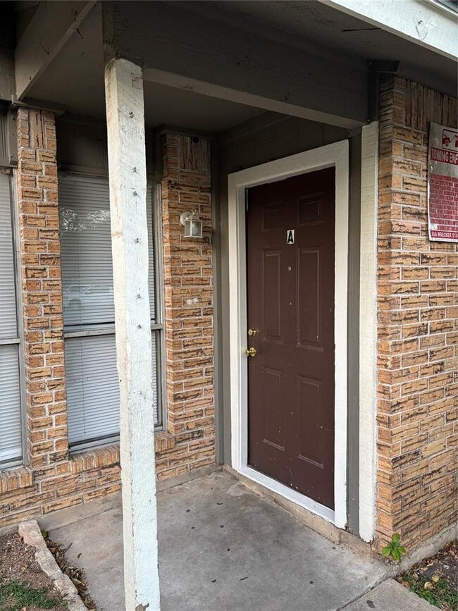 Building Photo - 1210 Southport Dr