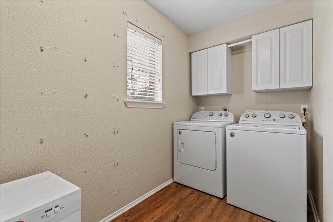 Building Photo - 1612 Rossport Bend