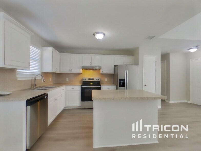 Building Photo - 16295 Hidden Deer Ln