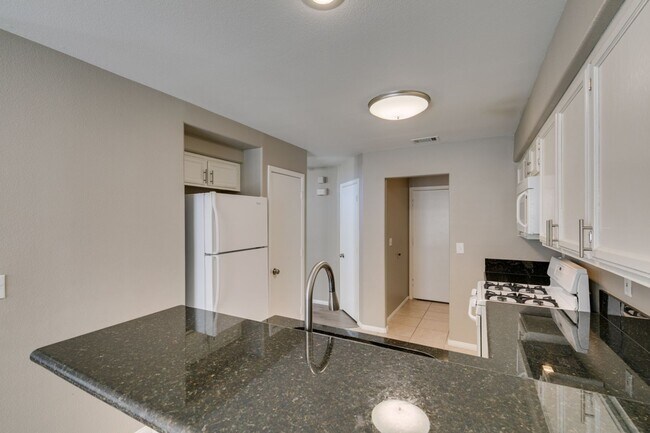 Building Photo - GORGEOUS HOME WITH TONS OF UPGRADES*GATED COMMUNITY WITH A COMMUNITY POOL*