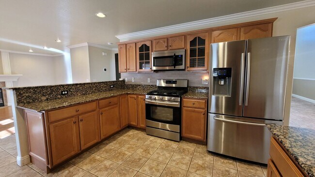 Building Photo - GORGEOUS 4/3 IN THE SW!!!