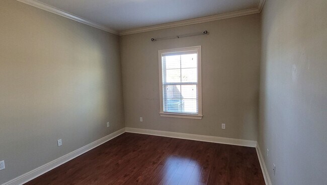 Building Photo - Spacious 3 bedroom plus office in Springlake off Bluebonnet