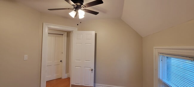 Building Photo - 628 25th St