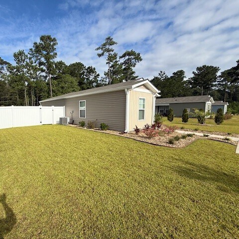 Building Photo - 456 Samara Dr