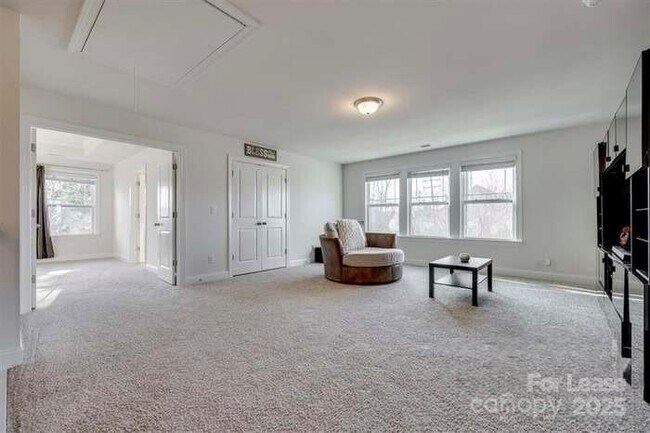 Building Photo - 6299 Artigas Dr