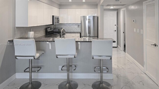 Building Photo - 2501 S Ocean Dr