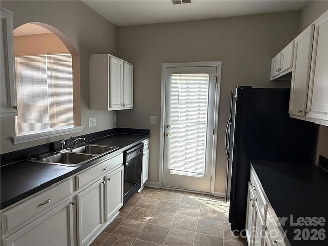 Building Photo - 2152 Whispering Way