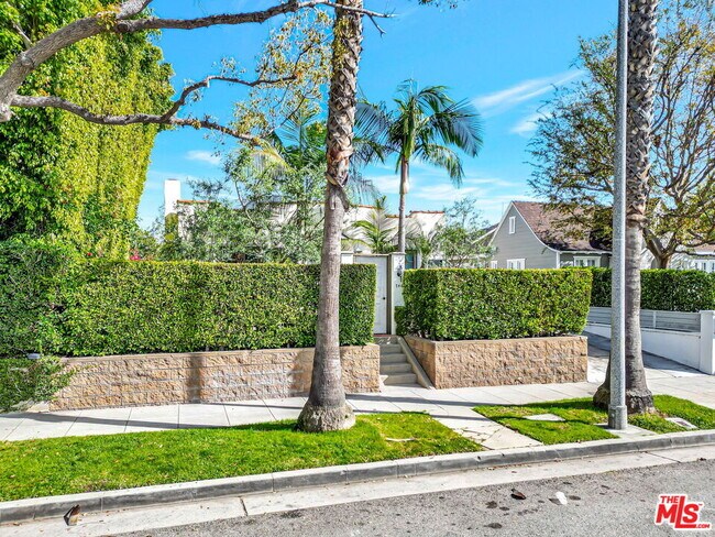 Building Photo - 744 N Sierra Bonita Ave