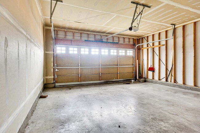 Building Photo - $2,025.00 - 3 Beds, 2 Baths, Single Family...