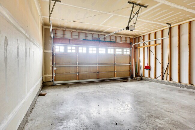 Building Photo - $2,100.00 - 3 Beds, 2 Baths, Single Family...