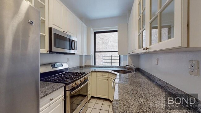 Building Photo - 111 E 80th St