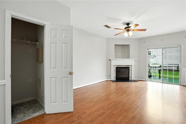 Building Photo - 2263 Leicester Way SE
