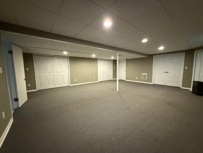 Building Photo - 908 Chestnut Ln