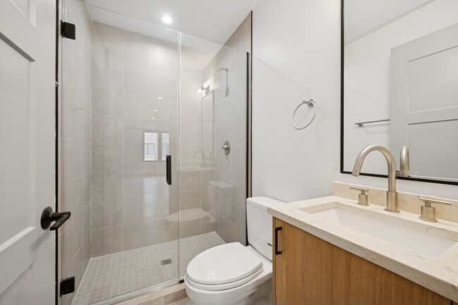 Building Photo - 1333 W Estes Ave