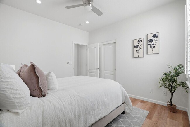 Building Photo - BRIGHT, OPEN RESIDENCE IN RIVERMARK HOME WITH EXCELLENT LAYOUT