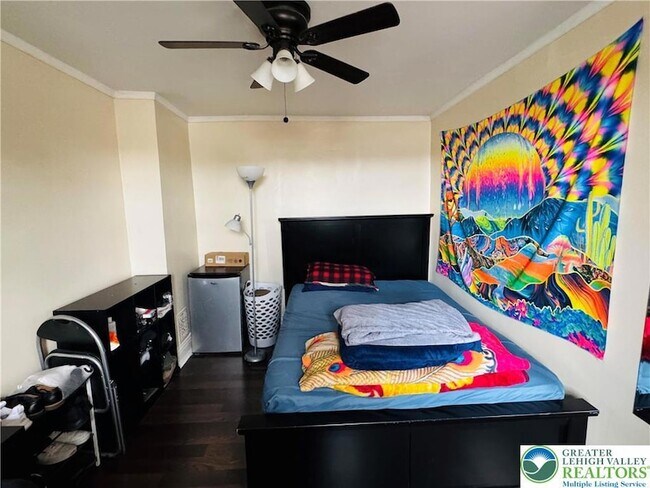 Building Photo - 1523 W Chew St