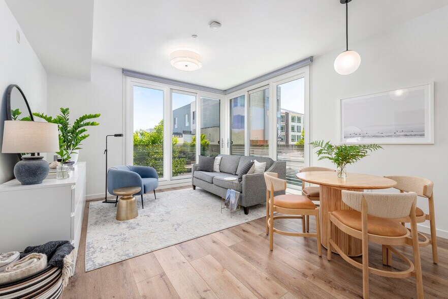 Building Photo - 555 Innes Ave