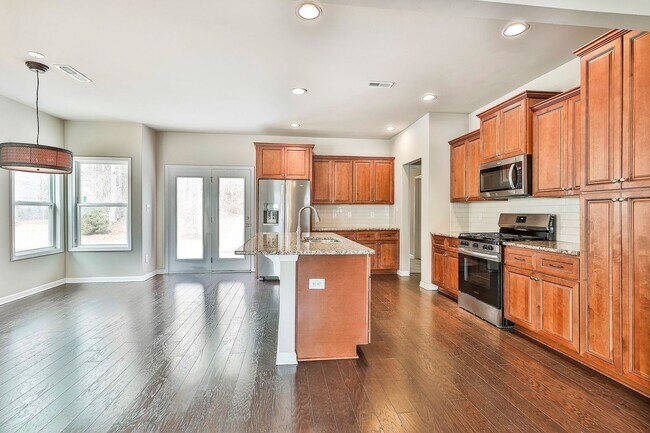 Building Photo - Spacious 5BR Home in Senoia — Golf Cart to Downtown