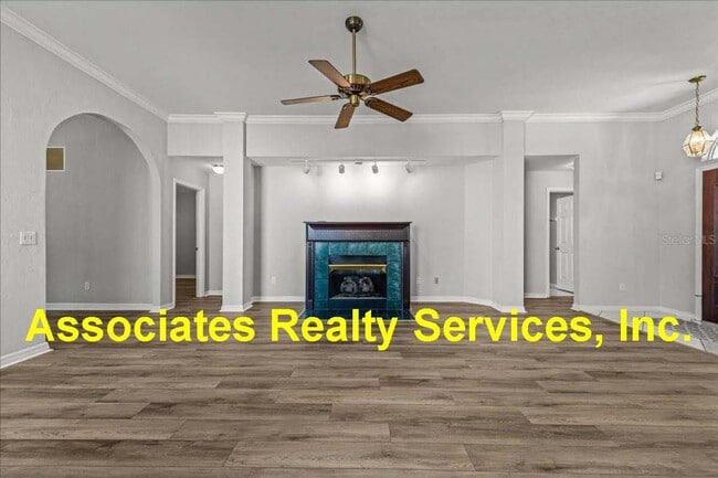 Building Photo - Turkey Creek-Three Bedroom - Two Bath 1560 sf