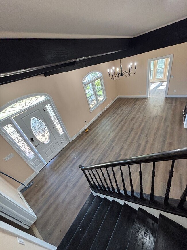 Building Photo - Newly Renovated Stunning Home