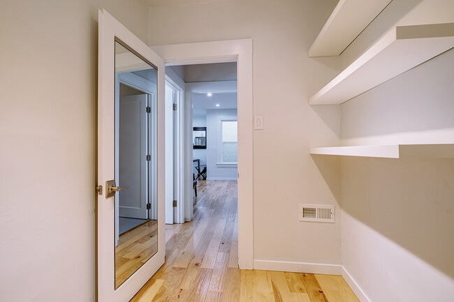 Building Photo - 39 Rosemont Pl
