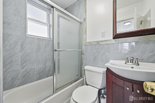 Building Photo - 182 Avenue F