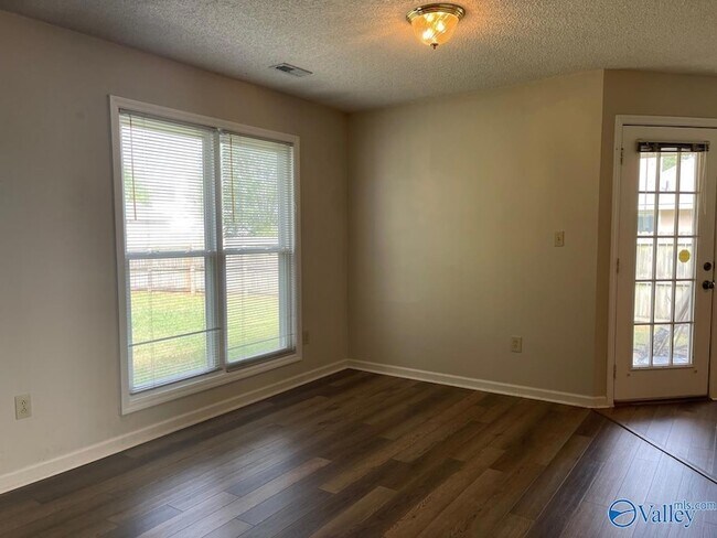 Building Photo - 118 Todd Dr