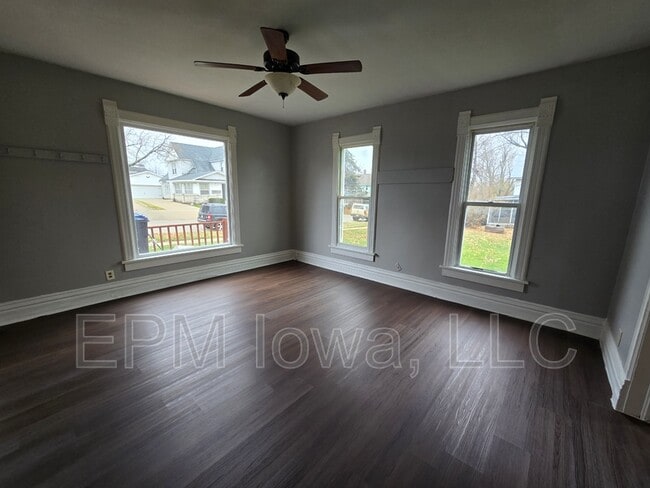 Building Photo - 949 13th St