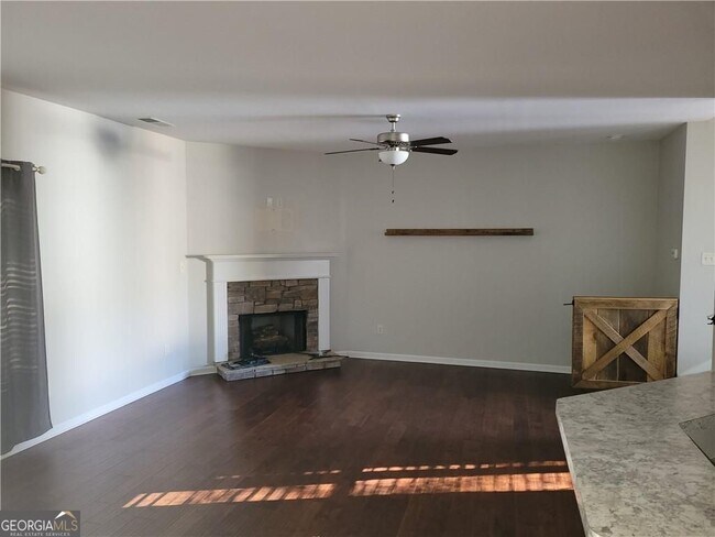 Building Photo - 573 Arrowhead Dr