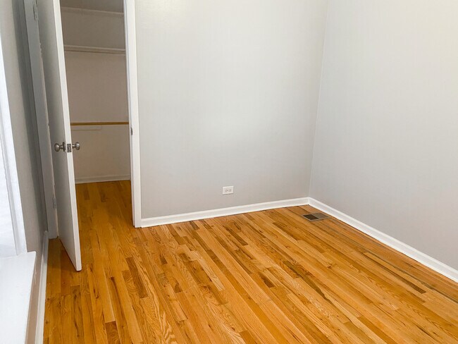Building Photo - 1514 N Honore St