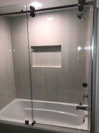 Hallway Bath - 1225 Martha Custis Dr