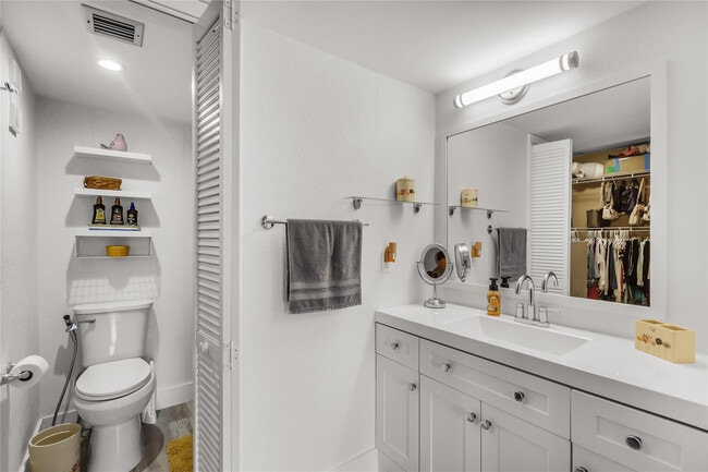 Building Photo - 1719 Whitehall Dr