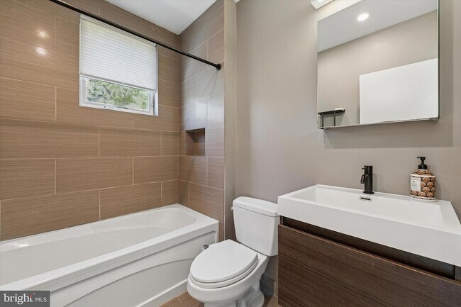 Building Photo - 120 W Oxford St