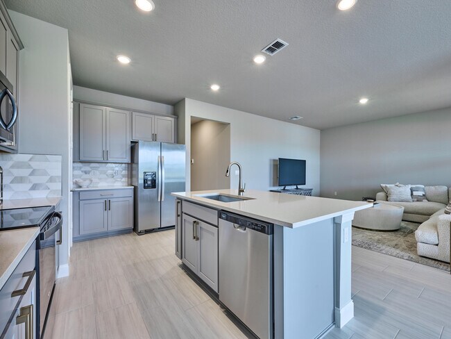 Building Photo - 8960 Dahlia Cir