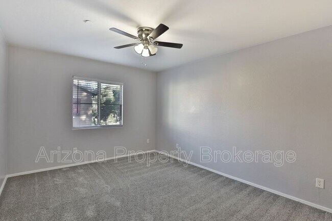 Building Photo - 3879 E Santa Fe Ln