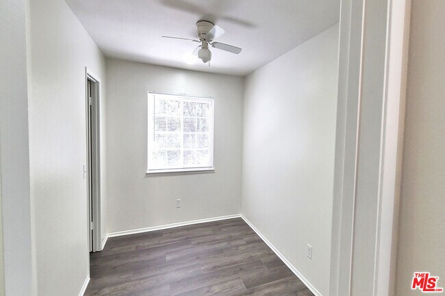 Building Photo - 10000 Hanna Ave