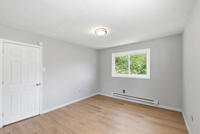 Building Photo - 606 Meadow Ave