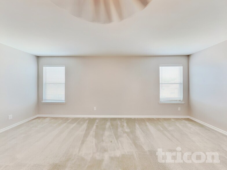 Building Photo - 1519 Overlook Bank