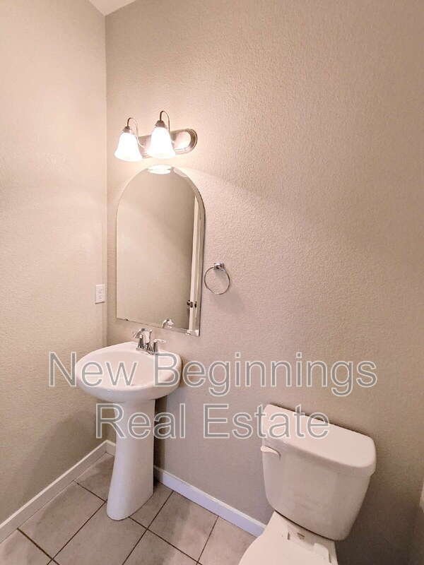 Building Photo - 2562 Ellingwood Dr