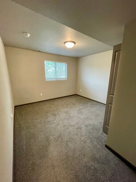 Building Photo - 628 Rachel Ln