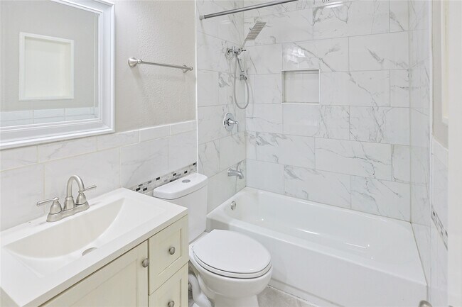 Building Photo - 1106-12th 1/2 12th 1/2 St N