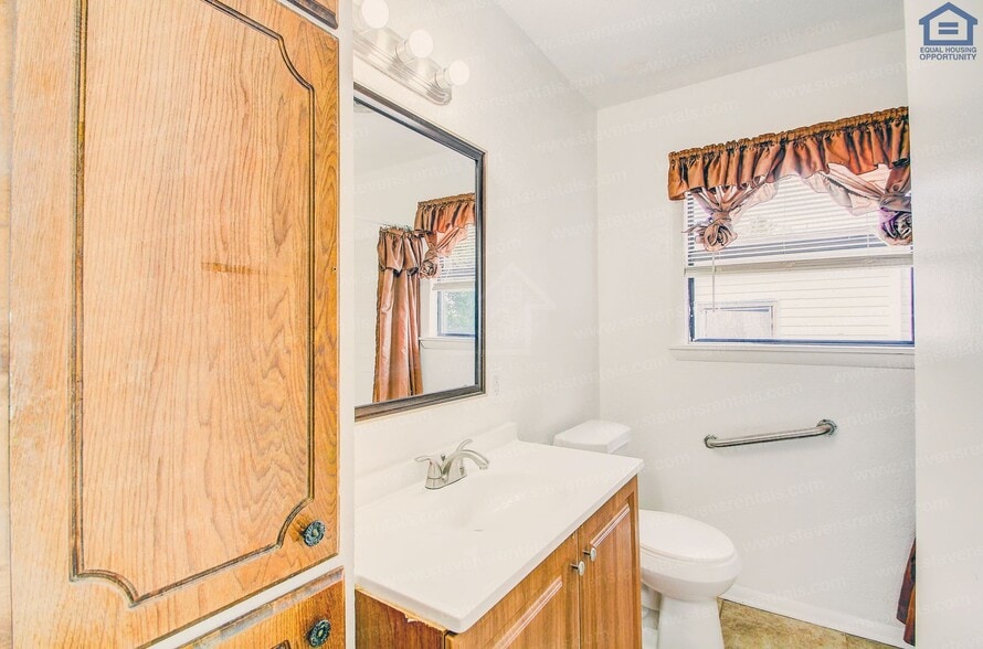 Building Photo - 1757 SW 13th St