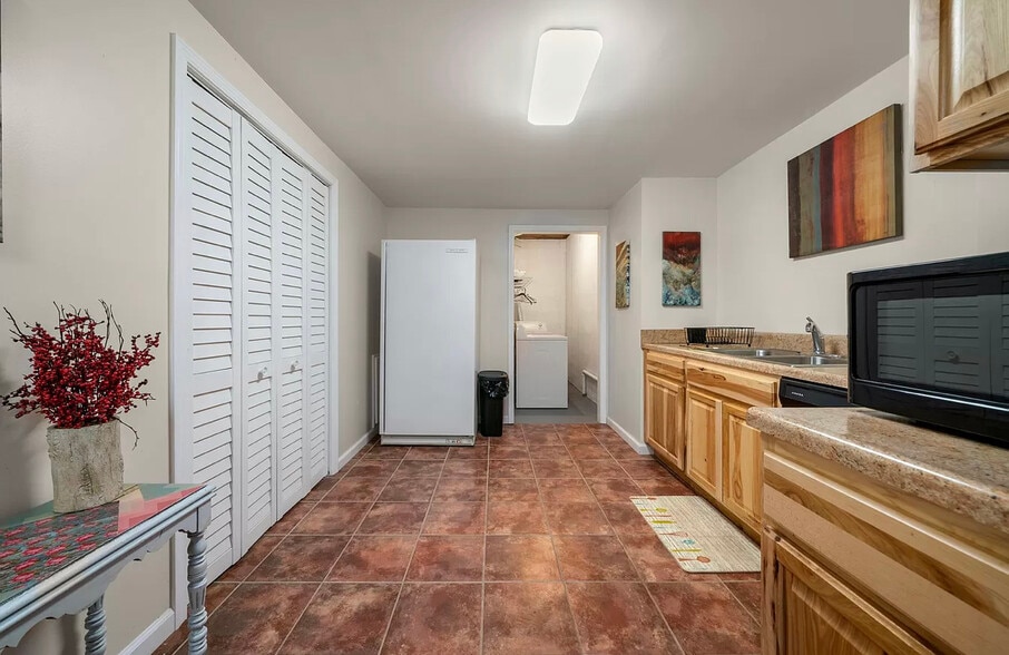 Kitchen - 509 Gallery Plz