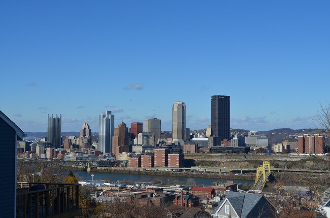 Building Photo - 200 St Thomas St