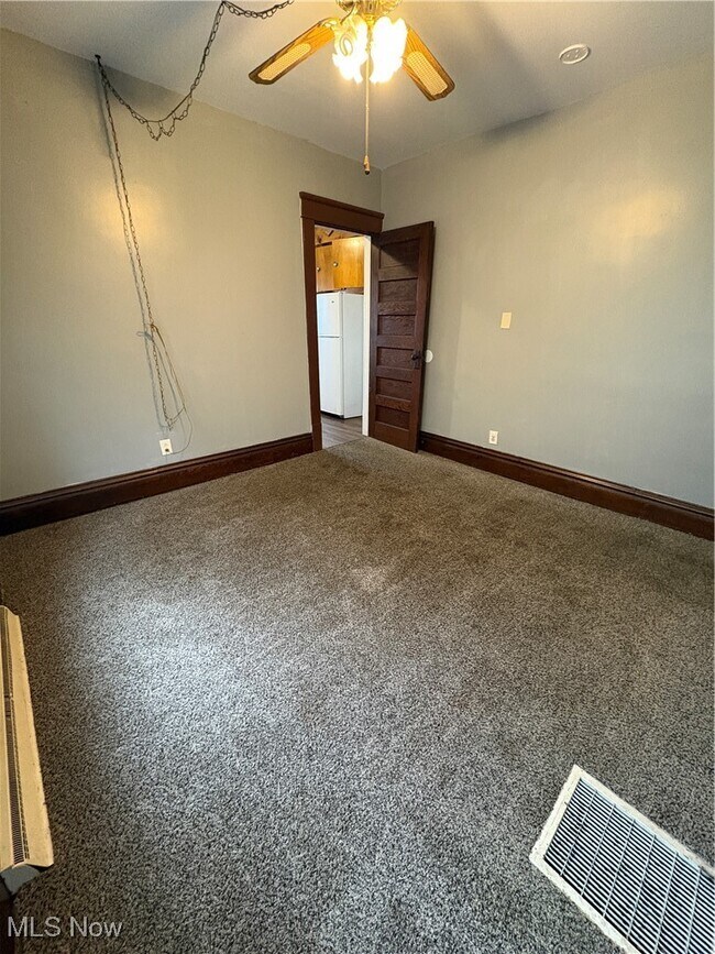 Building Photo - 242 W Summit St