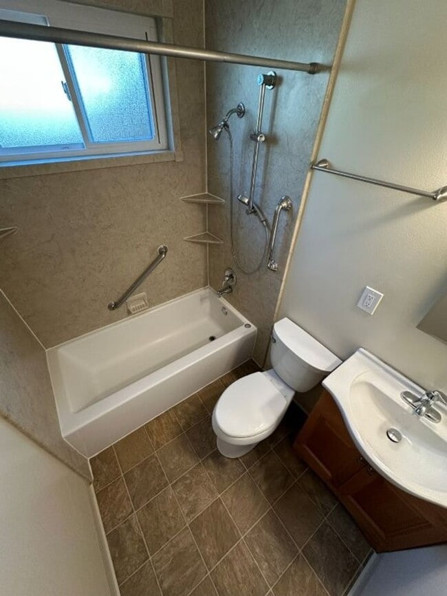 Building Photo - Nor Cal Realty Inc, 3 BD 2 BTH house with 2 car garage