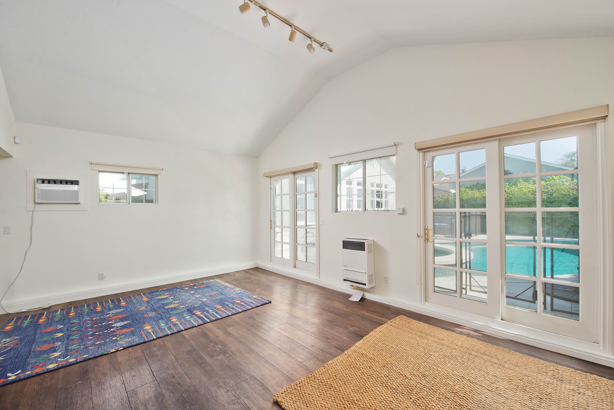 Detached Pool House / Casitas - 13964 Peach Grove St