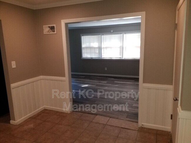 Building Photo - 4608 Ridgeway Ave